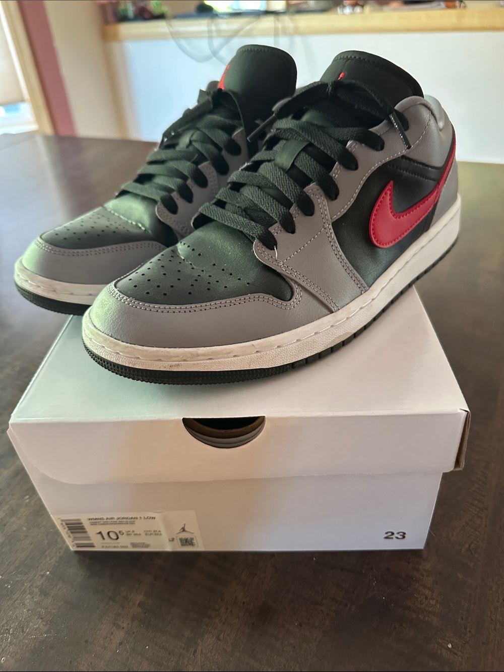 Nike Low-Top Sneakers in Gray, Black and Red